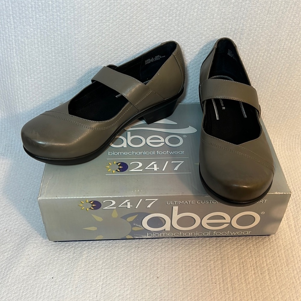 Abeo Cate velcro close‎ small heel Mary Jane neutral footbed -  size 8.5